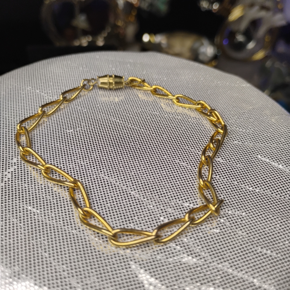 Elegant Gold Chain Bracelet